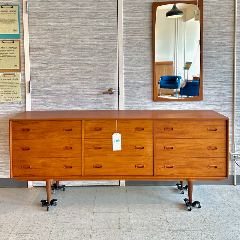 Beautiful Mid-Century Modern 9 Drawer Dresser In Teak