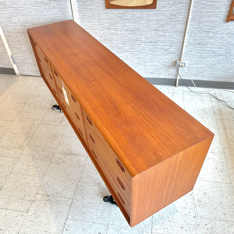 Beautiful Mid-Century Modern 9 Drawer Dresser In Teak