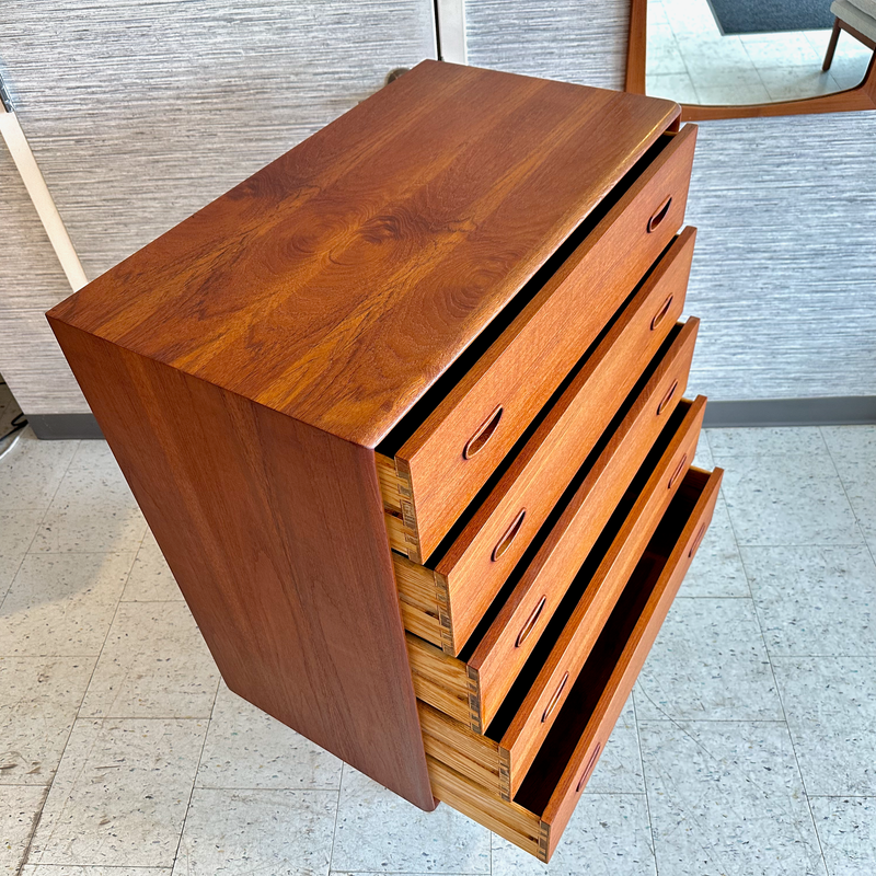 Exceptional Mid-Century Modern Tall 5 Drawer Dresser In Teak