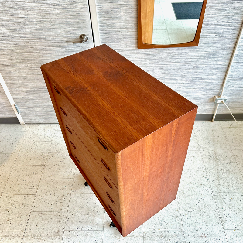 Exceptional Mid-Century Modern Tall 5 Drawer Dresser In Teak