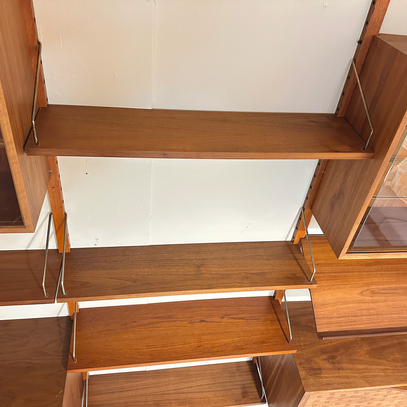 Exceptional Mid-Century Royal System Wall Unit By Poul Cadovius In Teak
