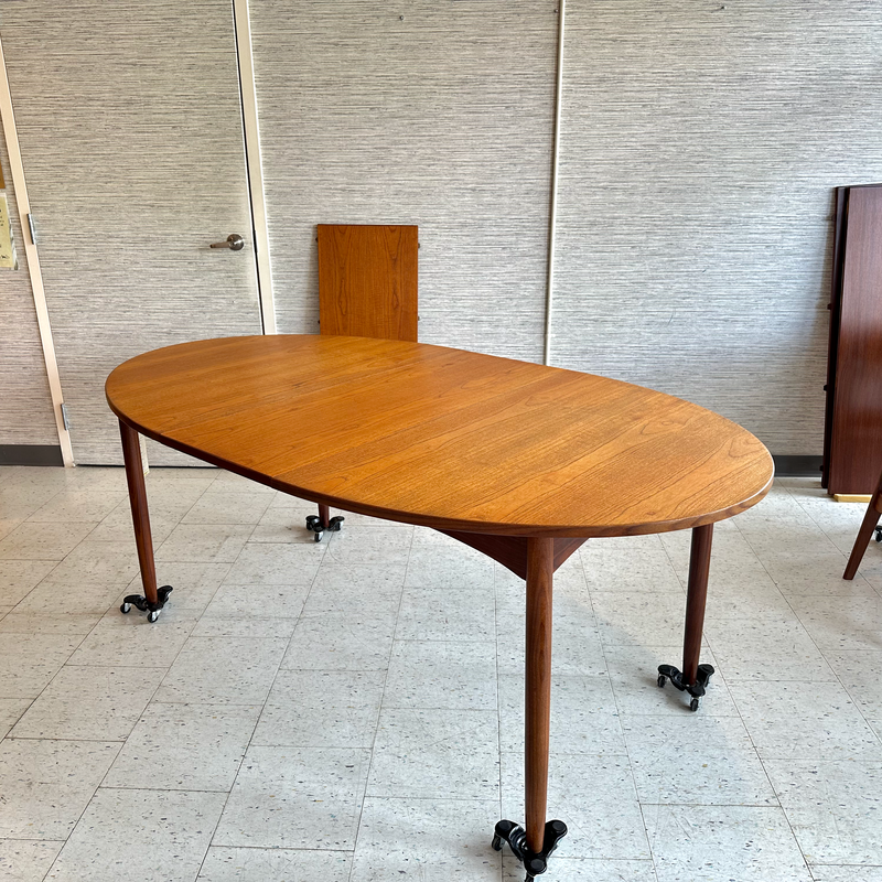 Generous Mid-Century Teak Extending Oval Dining Table By RS Associates