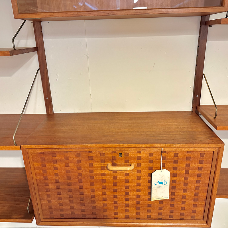 Generous Mid-Century Royal System Wall Unit By Poul Cadovius In Teak