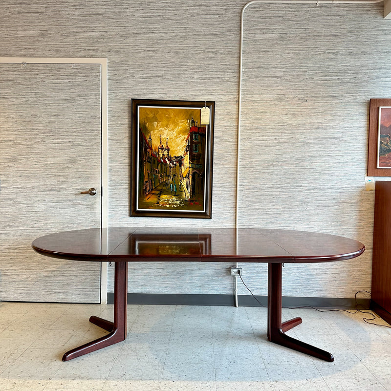Mid-Century Danish Round Extending Dining Table In Brazilian Rosewood