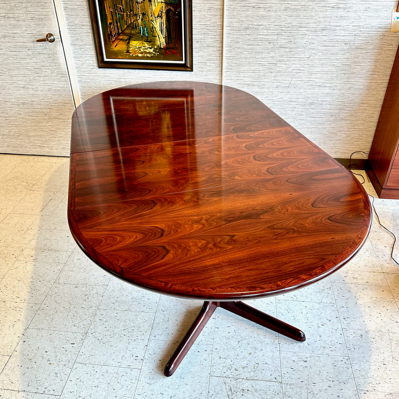 Mid-Century Danish Round Extending Dining Table In Brazilian Rosewood