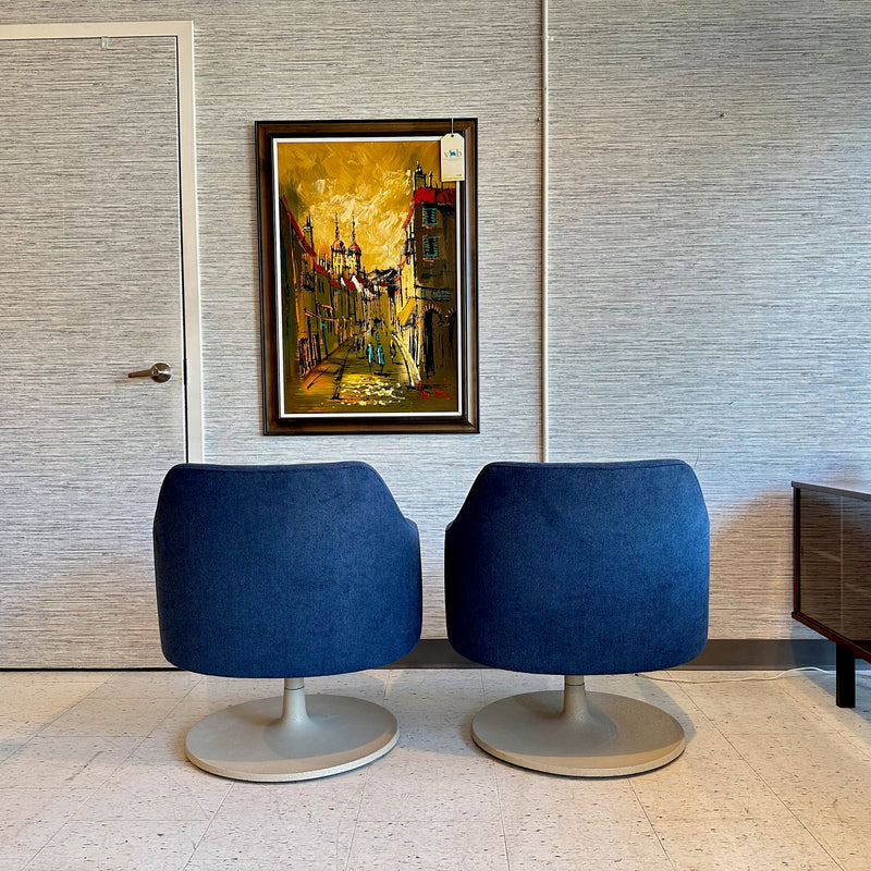 Mid-Century Modern Swivel Armchair By Jens Risom