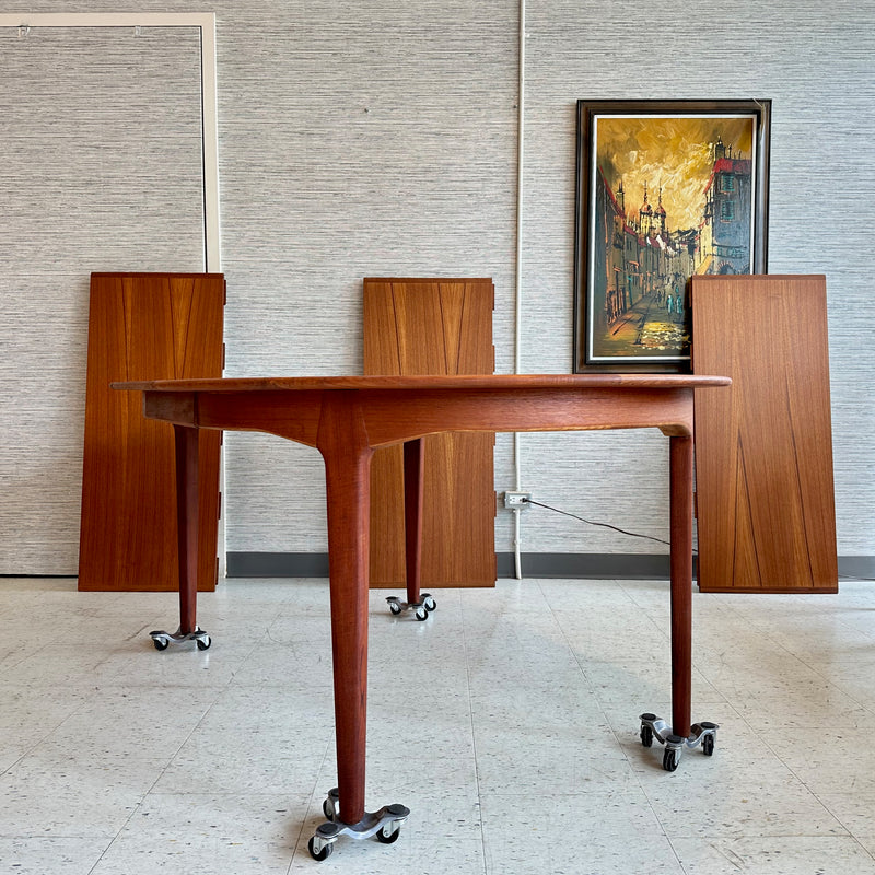 Mid-Century Round Extending Teak Dining Table By Henry Kjaernulf