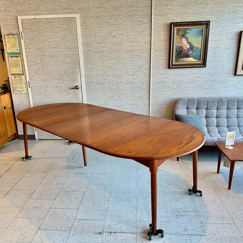 Mid-Century Round Teak Extending Dining Table By Mobelintarsia