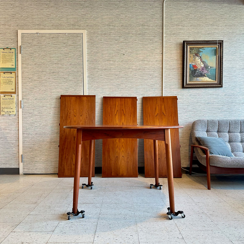 Mid-Century Round Teak Extending Dining Table By Mobelintarsia