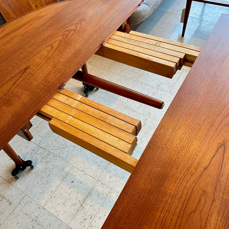 Mid-Century Round Teak Extending Dining Table By Mobelintarsia