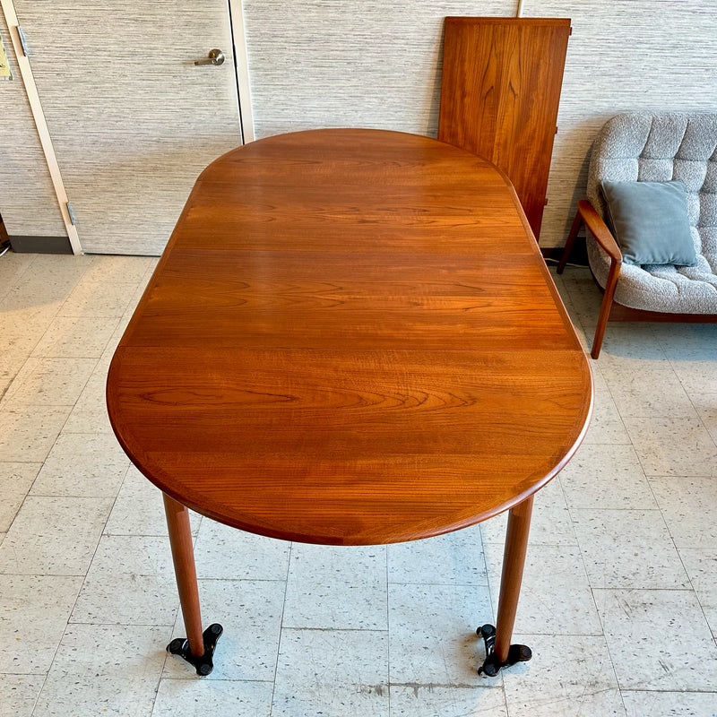 Mid-Century Round Teak Extending Dining Table By Mobelintarsia