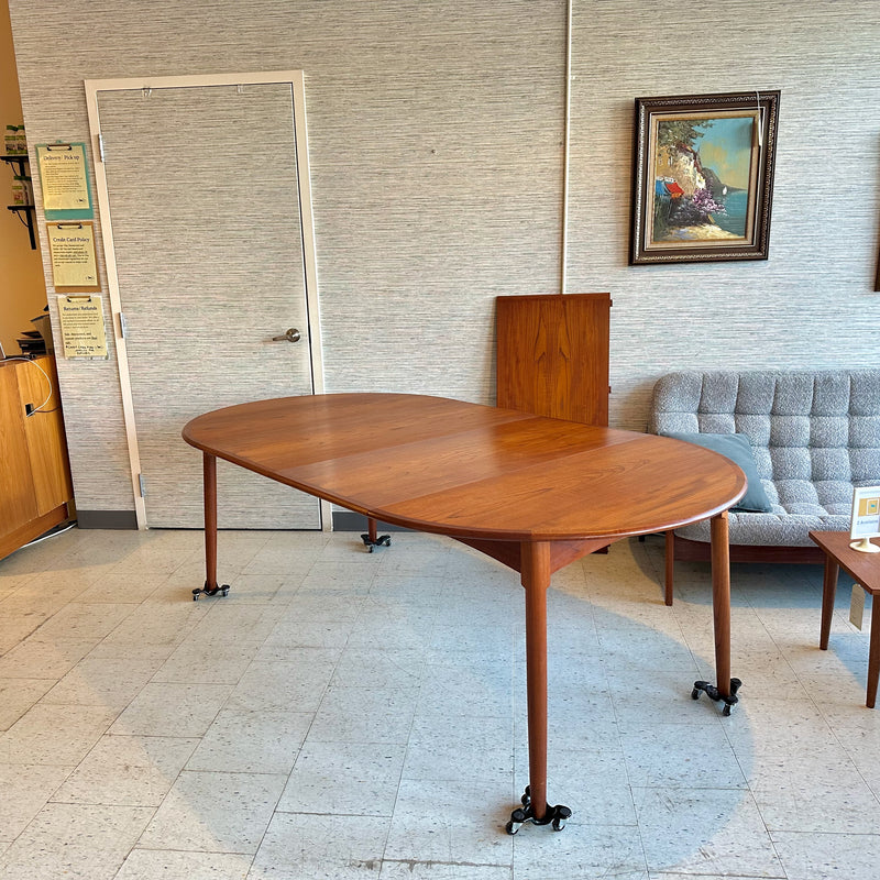 Mid-Century Round Teak Extending Dining Table By Mobelintarsia