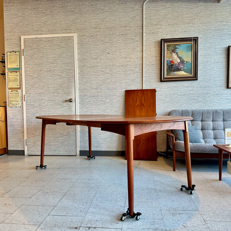 Mid-Century Round Teak Extending Dining Table By Mobelintarsia