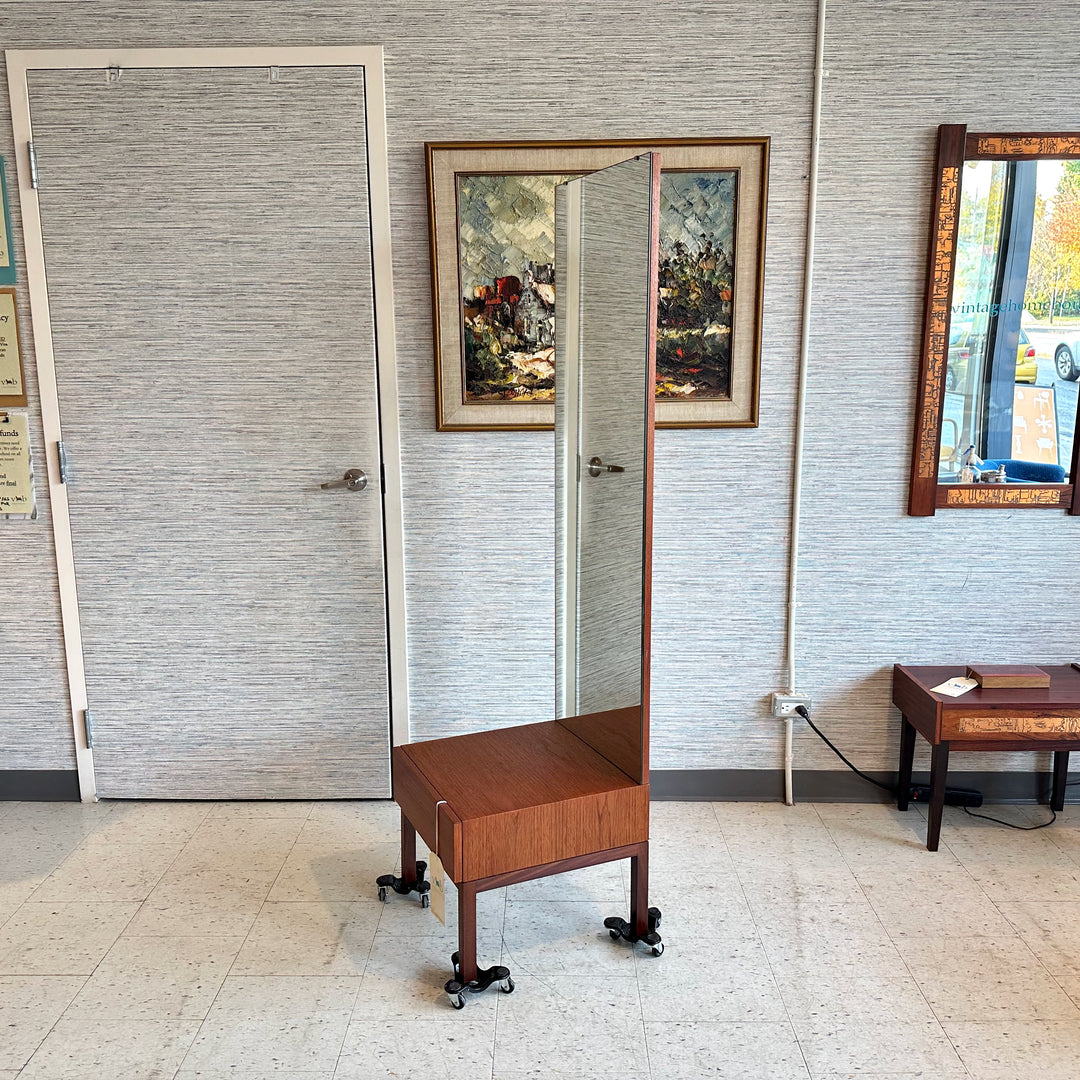 Mid-Century Teak Entry Or Dressing Mirror By REFF – Vintage Mid-Century Teak Entry Or Dressing Mirror By REFF – Vintage