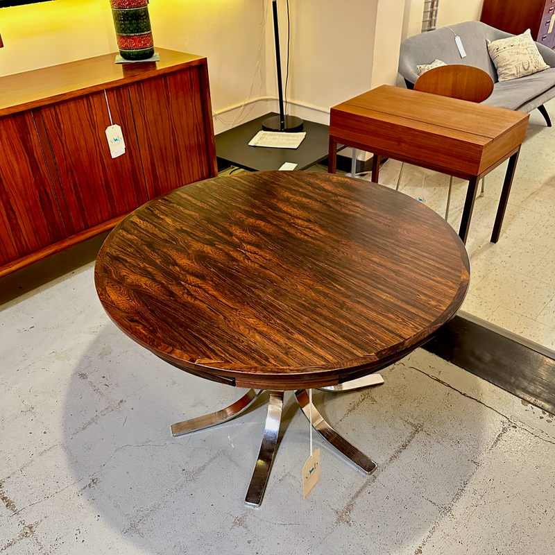 Mid-Century Round Expanding Rosewood Lotus Dining Table By Dyrlund