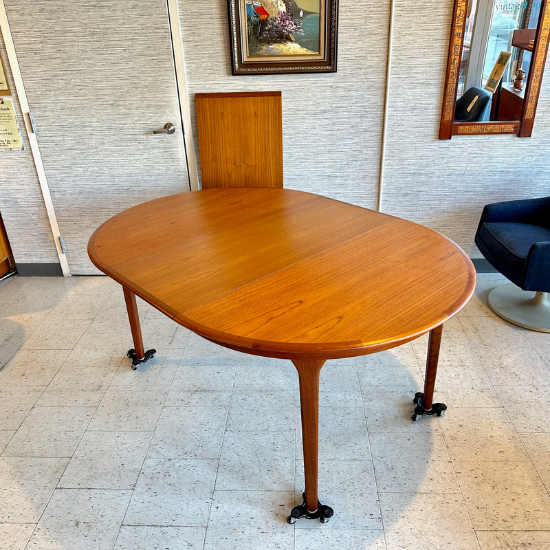 Model 40 Mid-Century Round Teak Extending Dining Table By Soro Stolefabrik