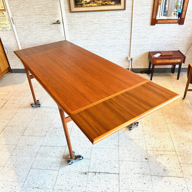 Model 40 Mid-Century Teak Extending Dining Table By Niels Moller