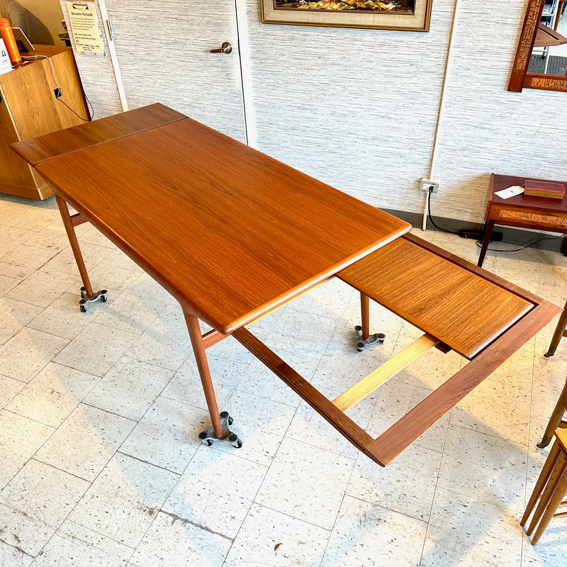 Model 40 Mid-Century Teak Extending Dining Table By Niels Moller