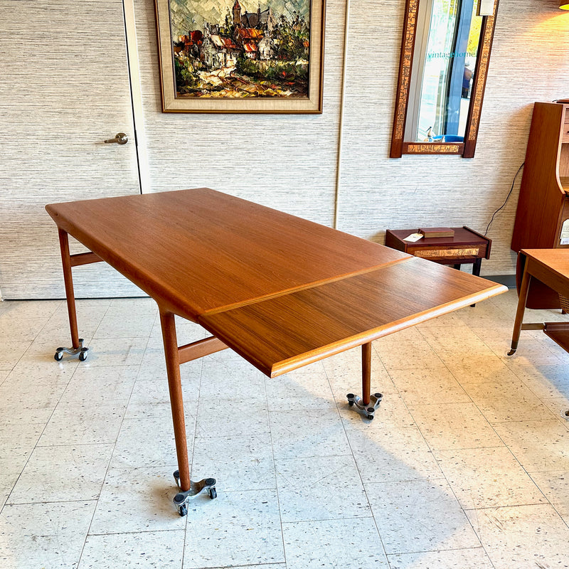 Model 40 Mid-Century Teak Extending Dining Table By Niels Moller