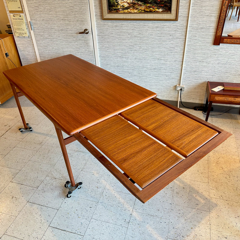 Model 40 Mid-Century Teak Extending Dining Table By Niels Moller