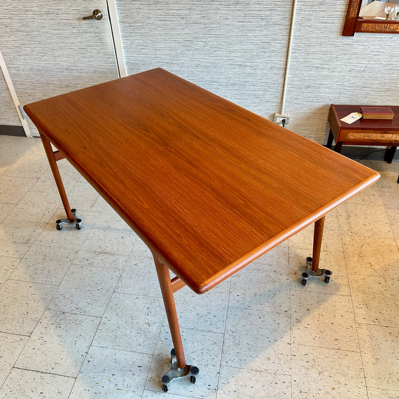 Model 40 Mid-Century Teak Extending Dining Table By Niels Moller